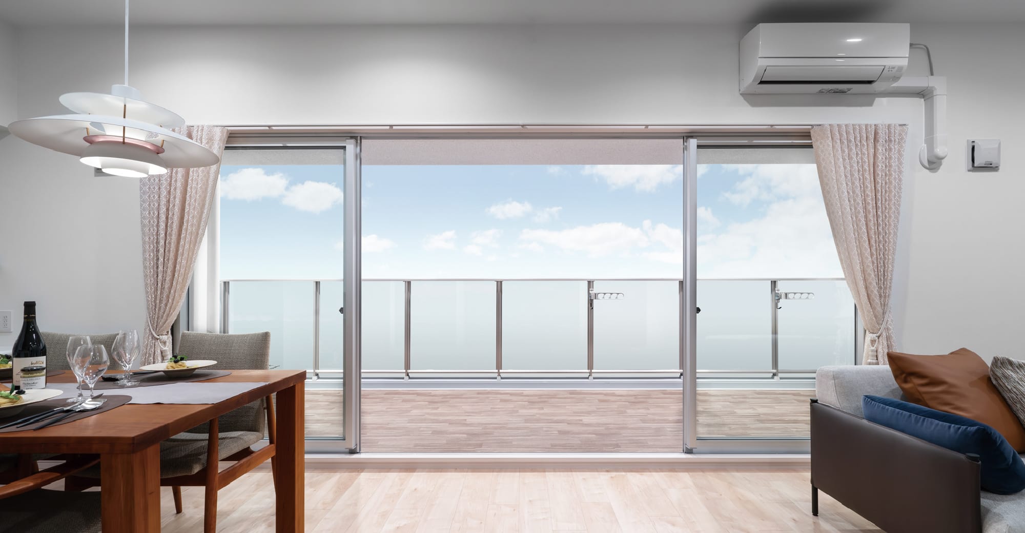 明るく開放的なセンターオープンサッシ